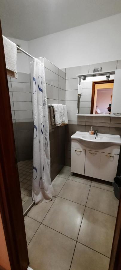 Bastya Apartmanhaz Sarvar Bagian luar foto