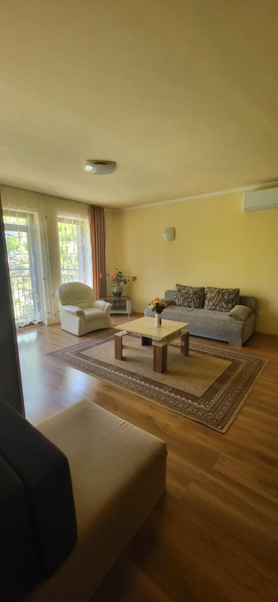 Bastya Apartmanhaz Sarvar Ruang foto