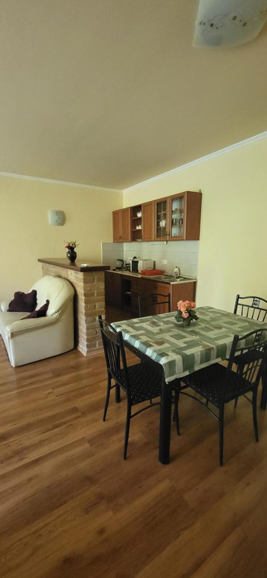 Bastya Apartmanhaz Sarvar Bagian luar foto