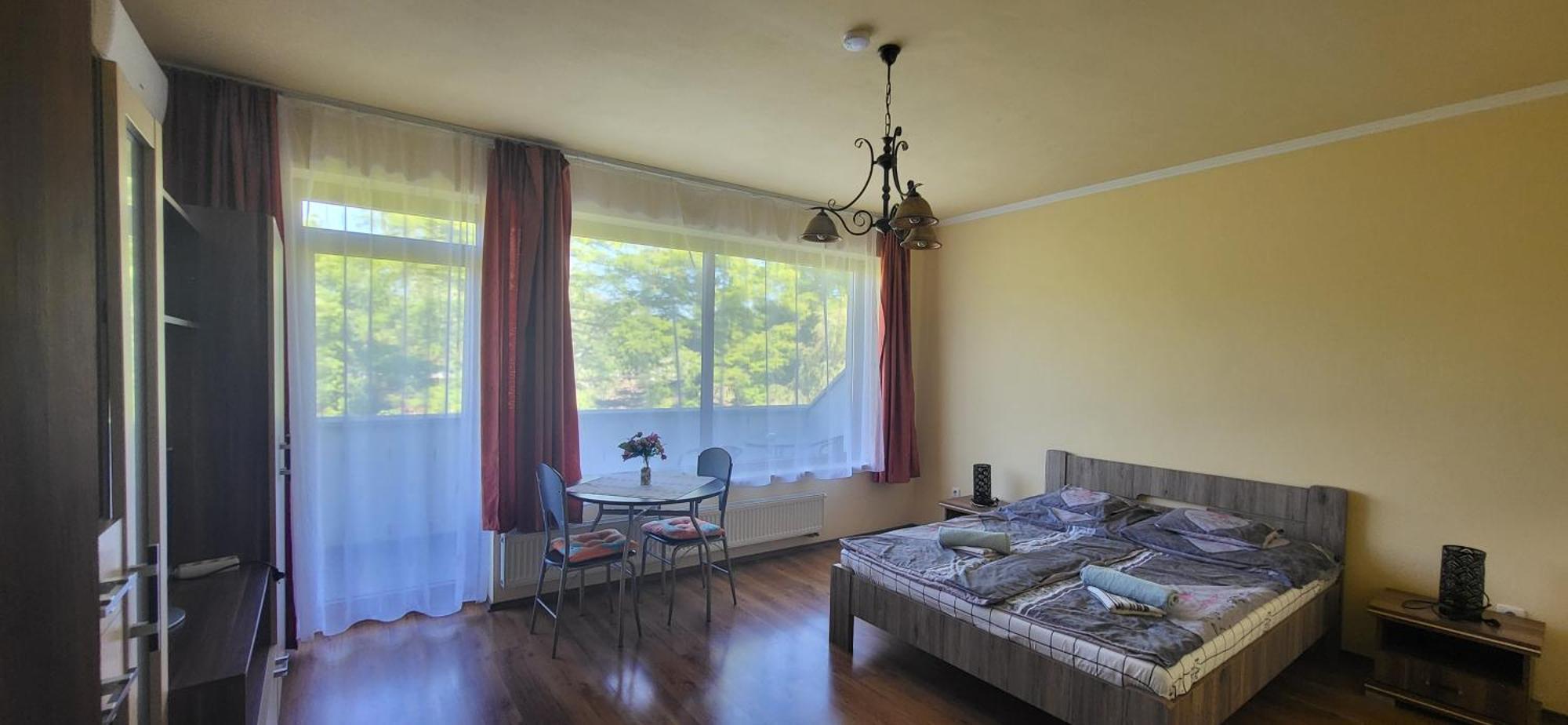 Bastya Apartmanhaz Sarvar Ruang foto