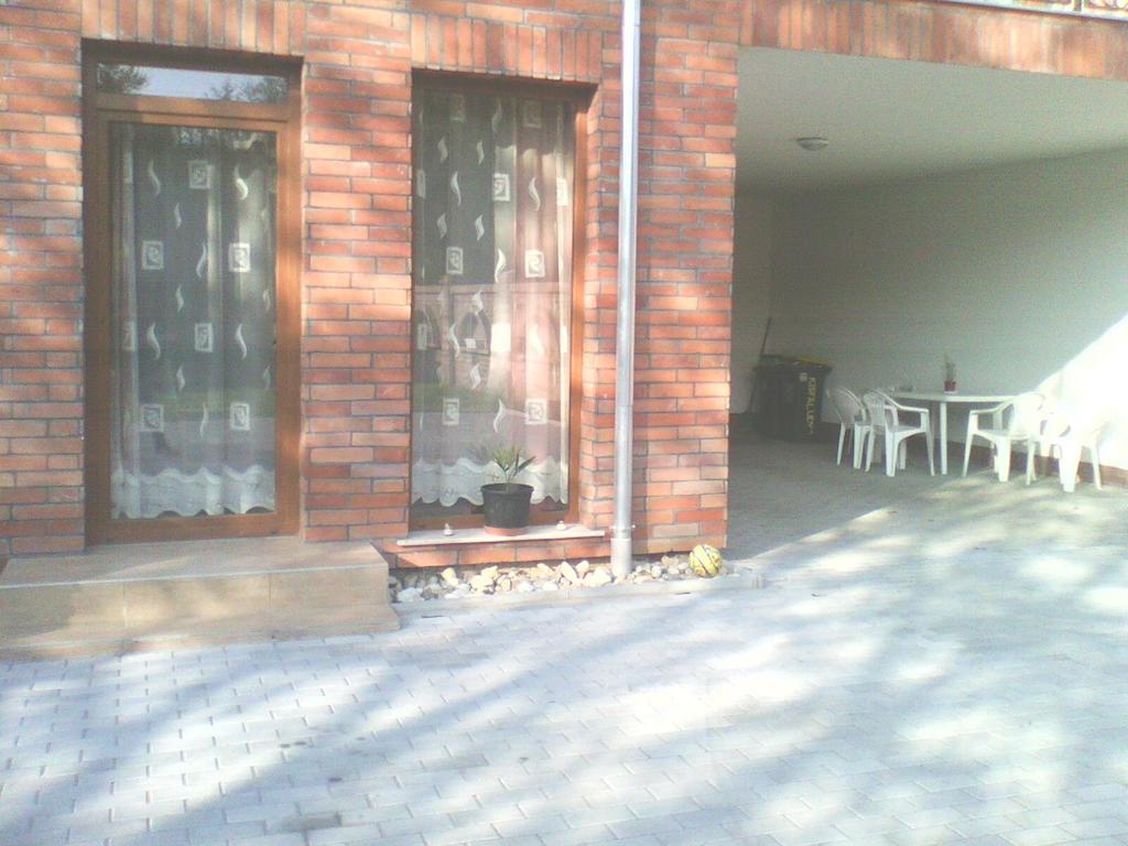 Bastya Apartmanhaz Sarvar Bagian luar foto