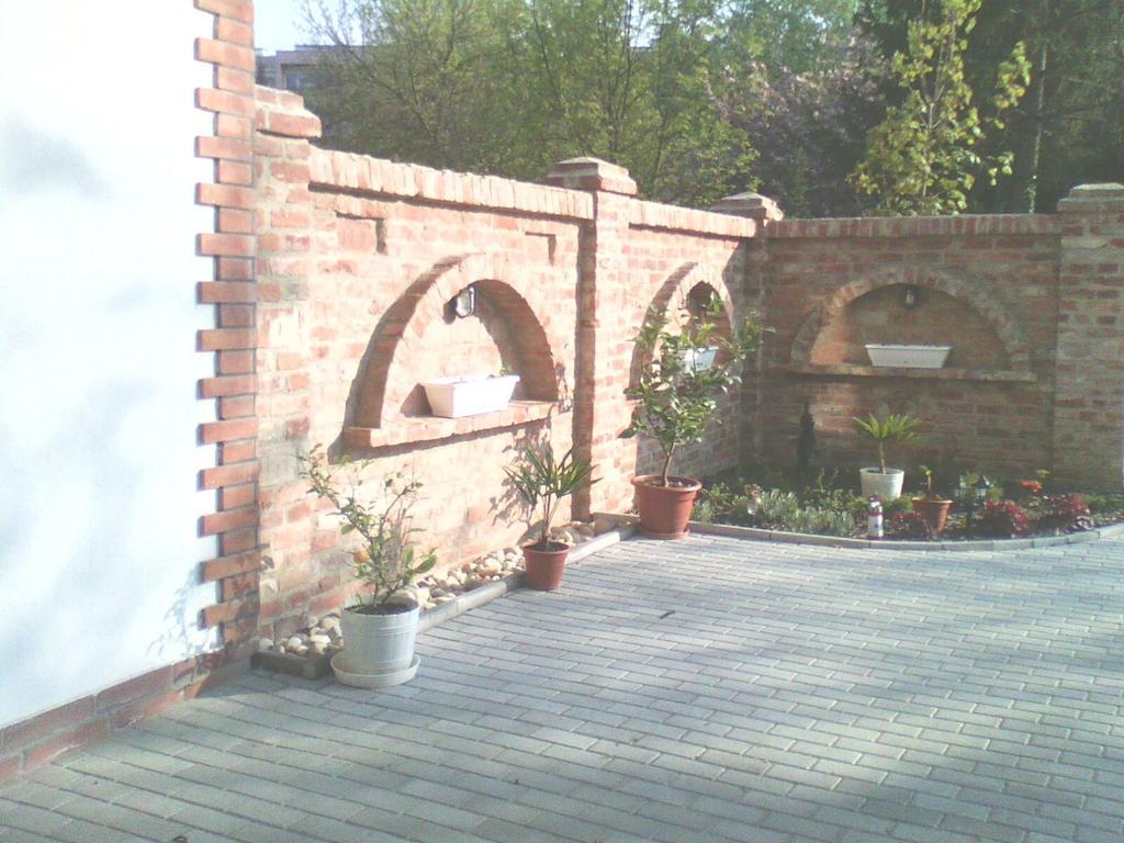 Bastya Apartmanhaz Sarvar Bagian luar foto