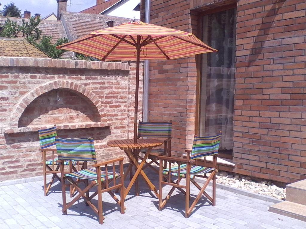 Bastya Apartmanhaz Sarvar Bagian luar foto