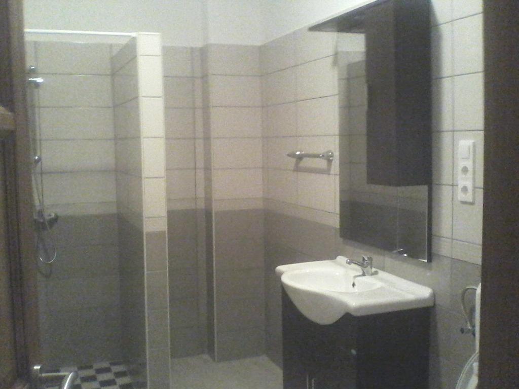Bastya Apartmanhaz Sarvar Ruang foto